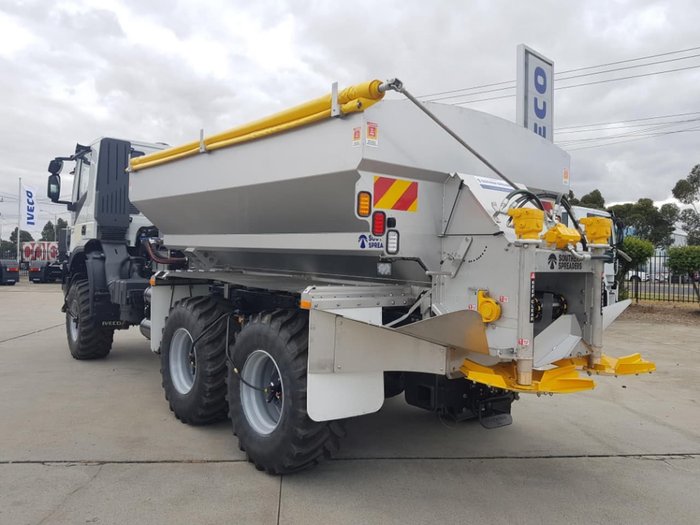 2021 IVECO TRAKKER 6X6 SOUTHERN SPREADER null null white