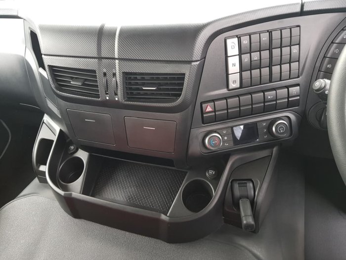 2020 IVECO STRALIS ATI 360 6X2 14 PALLET CURTAINSIDER null null white