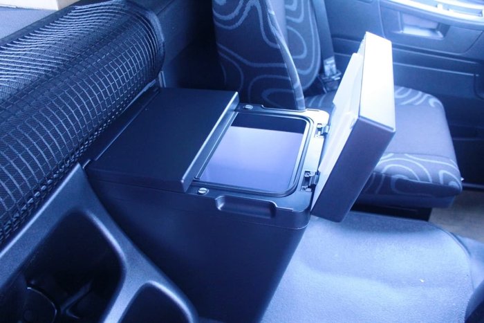 2020 IVECO STRALIS ATI 360 6X2 14 PALLET CURTAINSIDER null null white