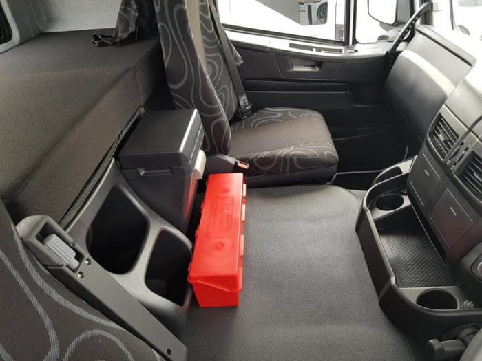 2020 IVECO STRALIS ATI 360 6X2 14 PALLET CURTAINSIDER null null white