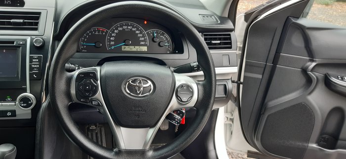 2014 Toyota ASV50R-DETDKQ 306248002 ALTISE Diamond White 061