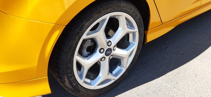 2012 Ford Focus ST LW MKII Tangerine scream