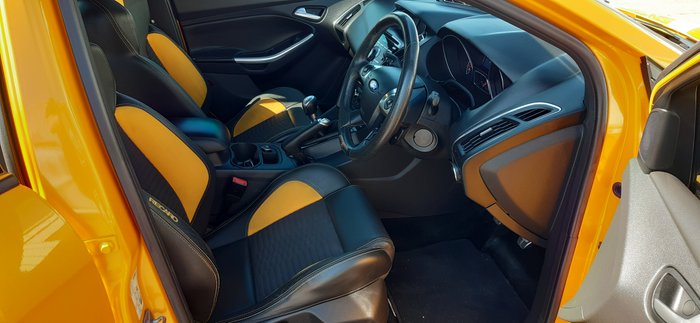 2012 Ford Focus ST LW MKII Tangerine scream