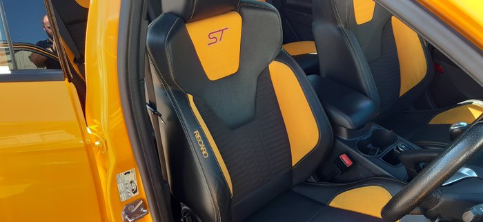 2012 Ford Focus ST LW MKII Tangerine scream