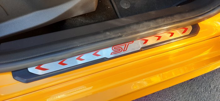 2012 Ford Focus ST LW MKII Tangerine scream